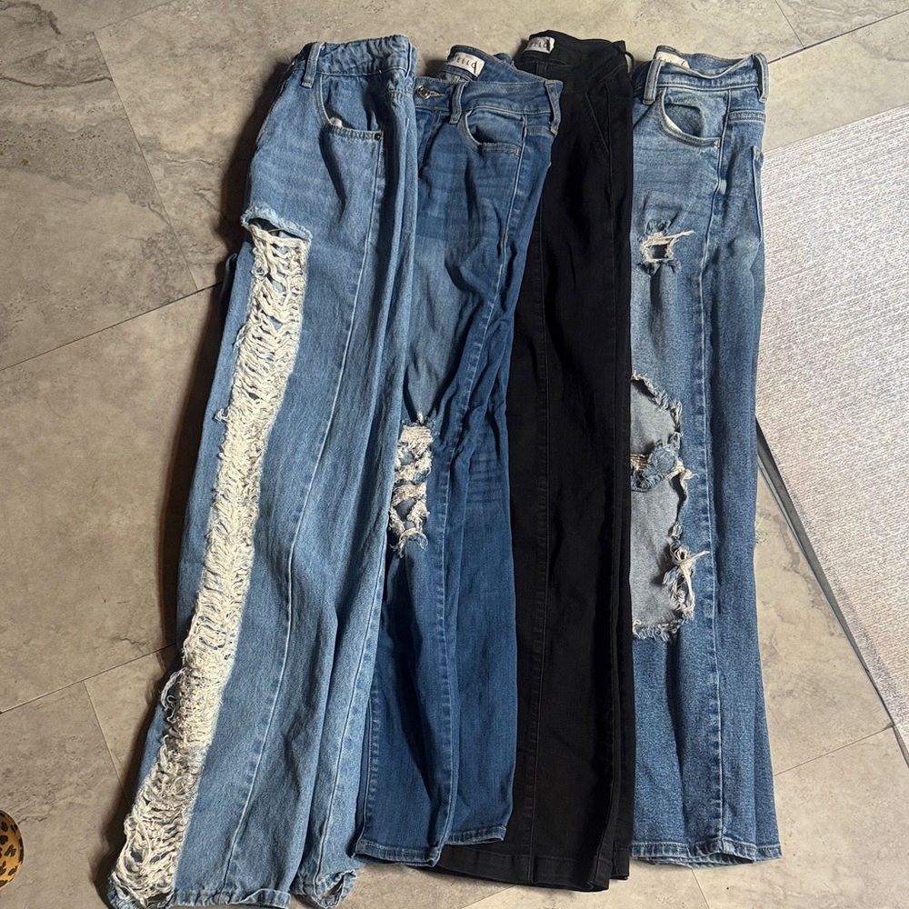 Size 1 -Stylish Women's Jeans Collection - Blue and Black 4 pairs Different cuts